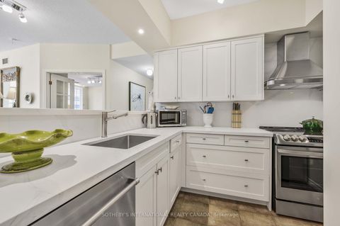 Photo 10 at 605 - 1 Deer Park Crescent, St. Clair, Toronto