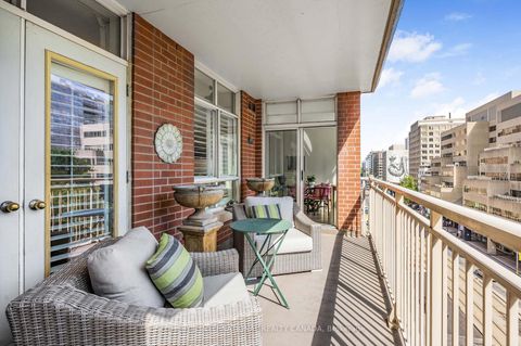 Photo 20 at 605 - 1 Deer Park Crescent, St. Clair, Toronto