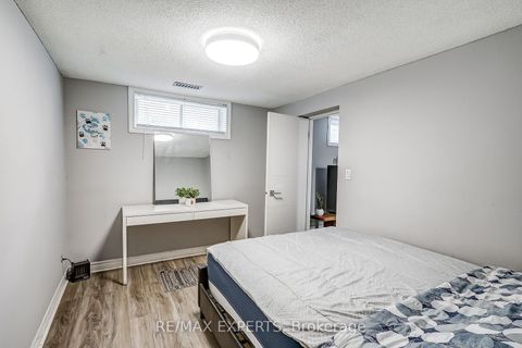 Photo 33 at 31 Shalom Crescent, Clairville, Toronto