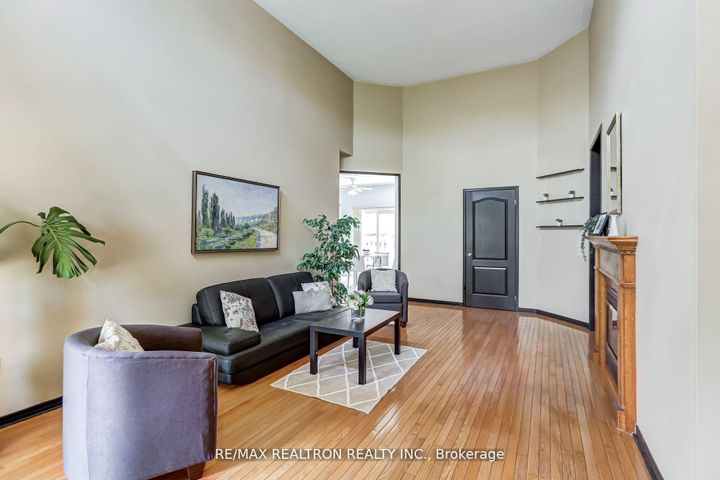 Photo 2 at 61 Manorwood Drive, Berczy, Markham