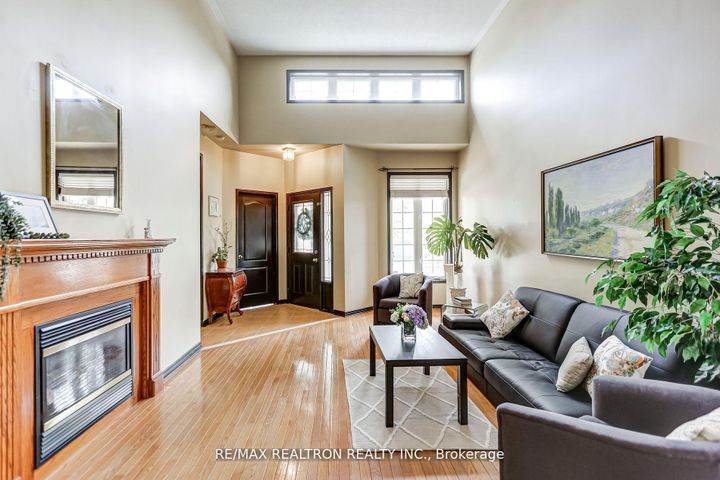 Photo 4 at 61 Manorwood Drive, Berczy, Markham
