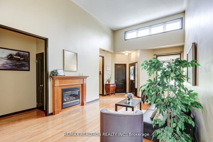 Photo 5 at 61 Manorwood Drive, Berczy, Markham