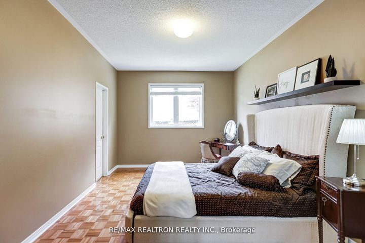 Photo 11 at 61 Manorwood Drive, Berczy, Markham