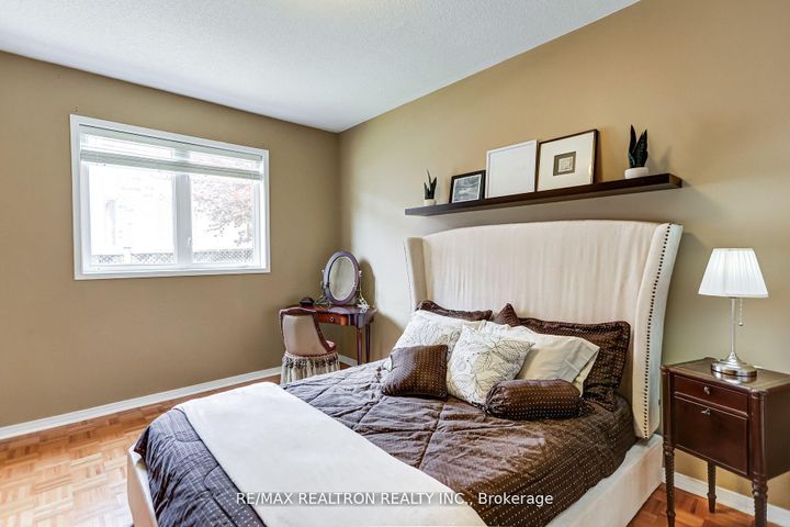 Photo 12 at 61 Manorwood Drive, Berczy, Markham