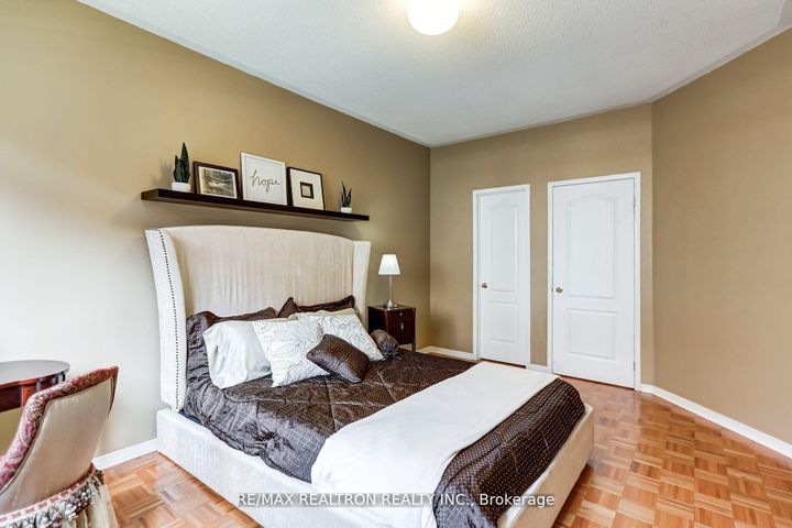 Photo 13 at 61 Manorwood Drive, Berczy, Markham