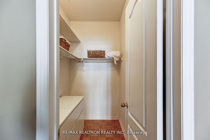 Photo 14 at 61 Manorwood Drive, Berczy, Markham