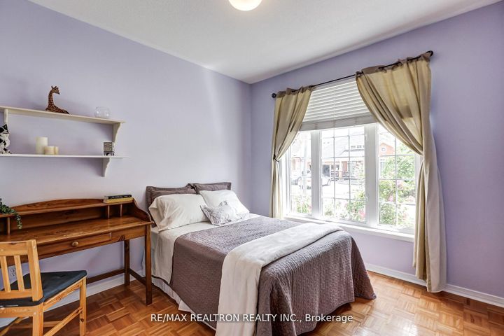 Photo 16 at 61 Manorwood Drive, Berczy, Markham