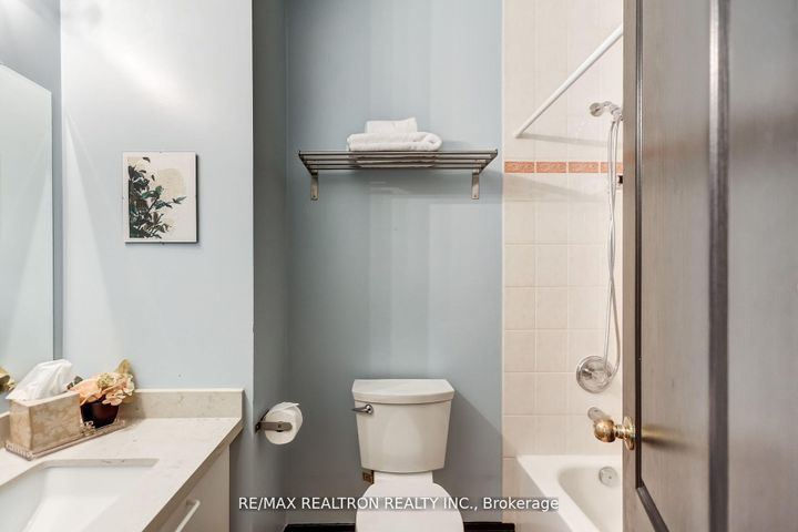 Photo 17 at 61 Manorwood Drive, Berczy, Markham