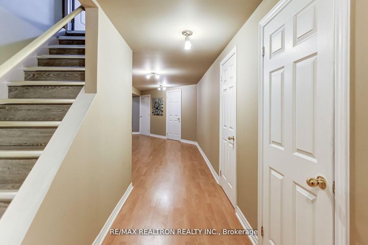 Photo 18 at 61 Manorwood Drive, Berczy, Markham