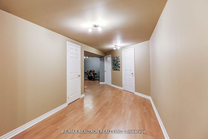 Photo 19 at 61 Manorwood Drive, Berczy, Markham
