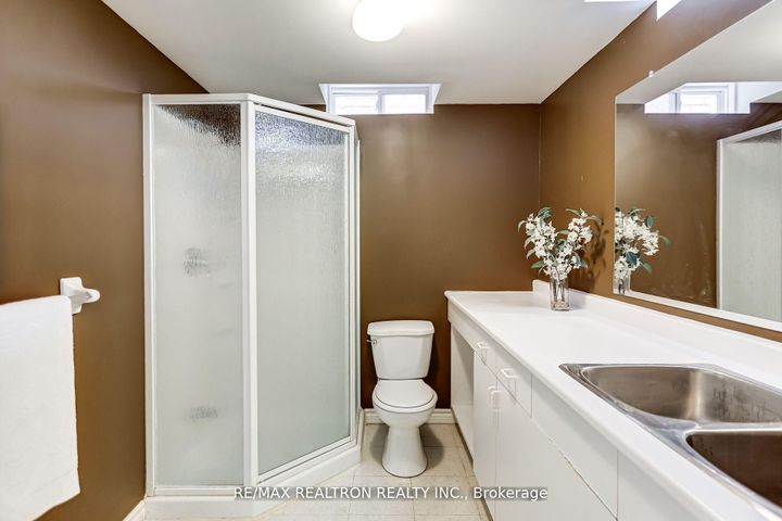 Photo 24 at 61 Manorwood Drive, Berczy, Markham