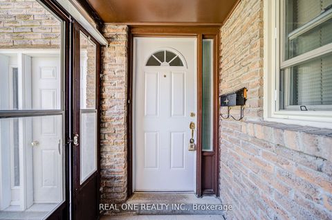 Photo 3 at 46 - 81 Brookmill Boulevard, L'Amoreaux, Toronto