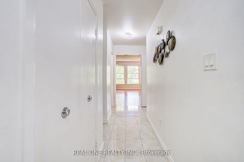 Photo 4 at 46 - 81 Brookmill Boulevard, L'Amoreaux, Toronto