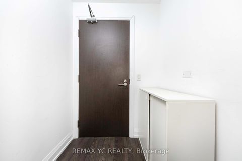 Photo 2 at 528 - 7900 Bathurst Street, Beverley Glen, Vaughan