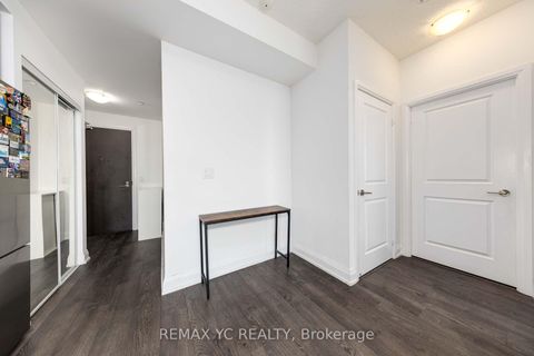 Photo 3 at 528 - 7900 Bathurst Street, Beverley Glen, Vaughan