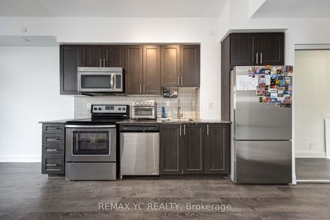 Photo 4 at 528 - 7900 Bathurst Street, Beverley Glen, Vaughan