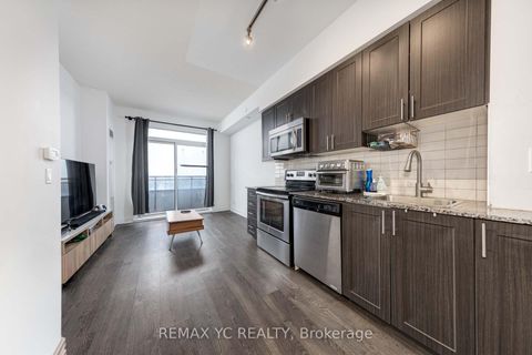 Photo 5 at 528 - 7900 Bathurst Street, Beverley Glen, Vaughan