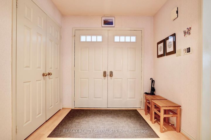 Photo 3 at 1995 Pitagora Court, Sheridan, Mississauga