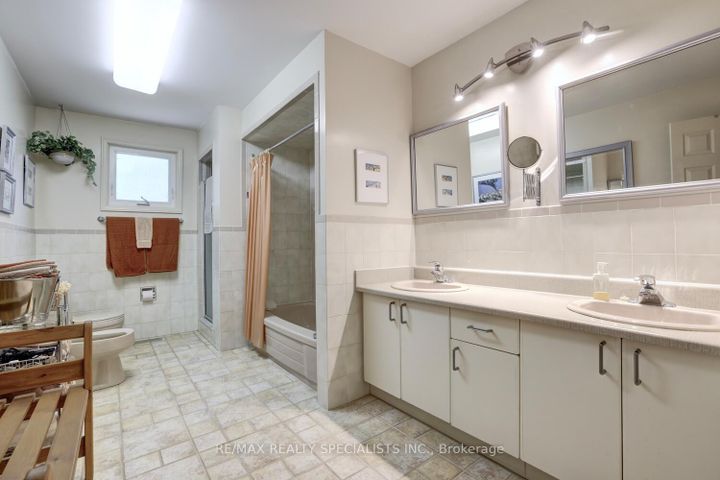 Photo 24 at 1995 Pitagora Court, Sheridan, Mississauga