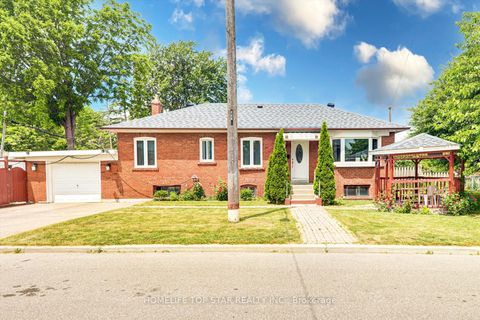 Photo 2 at 40 Lombardy Crescent, Kennedy Park, Toronto