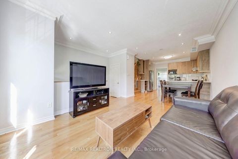 Photo 6 at 5 Rodeo Court, Newtonbrook West, Toronto