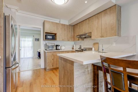 Photo 10 at 5 Rodeo Court, Newtonbrook West, Toronto