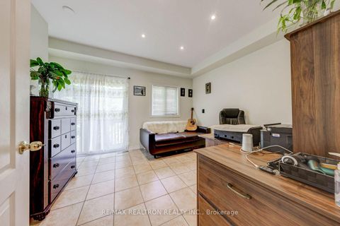 Photo 12 at 5 Rodeo Court, Newtonbrook West, Toronto