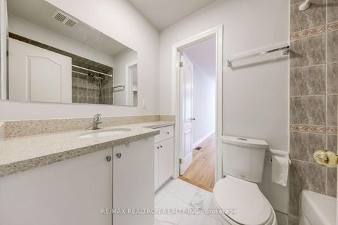 Photo 16 at 5 Rodeo Court, Newtonbrook West, Toronto