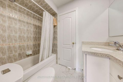 Photo 19 at 5 Rodeo Court, Newtonbrook West, Toronto