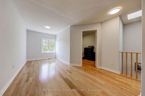 Photo 20 at 5 Rodeo Court, Newtonbrook West, Toronto
