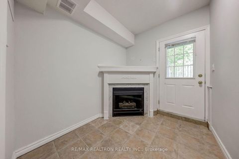 Photo 24 at 5 Rodeo Court, Newtonbrook West, Toronto
