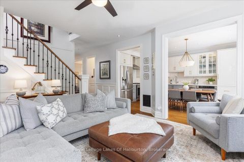 Photo 13 at 206 Birkshire Drive, Bayview Wellington, Aurora