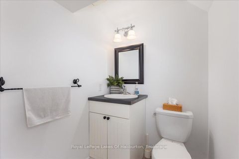 Photo 29 at 206 Birkshire Drive, Bayview Wellington, Aurora