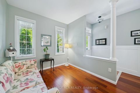 Photo 4 at 136 Dolce Crescent, Vellore Village, Vaughan