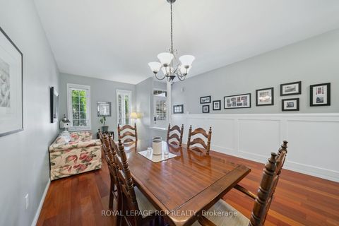 Photo 7 at 136 Dolce Crescent, Vellore Village, Vaughan