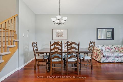 Photo 8 at 136 Dolce Crescent, Vellore Village, Vaughan