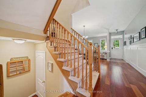 Photo 9 at 136 Dolce Crescent, Vellore Village, Vaughan