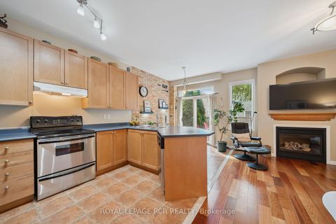 Photo 11 at 136 Dolce Crescent, Vellore Village, Vaughan