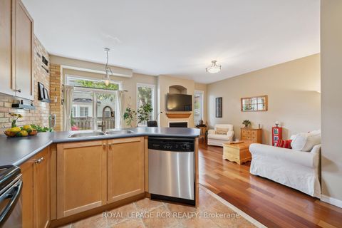 Photo 14 at 136 Dolce Crescent, Vellore Village, Vaughan