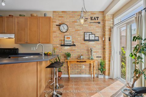 Photo 15 at 136 Dolce Crescent, Vellore Village, Vaughan