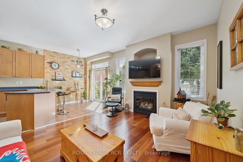 Photo 18 at 136 Dolce Crescent, Vellore Village, Vaughan
