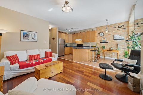 Photo 21 at 136 Dolce Crescent, Vellore Village, Vaughan