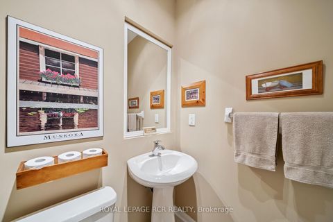 Photo 22 at 136 Dolce Crescent, Vellore Village, Vaughan