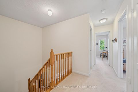Photo 23 at 136 Dolce Crescent, Vellore Village, Vaughan