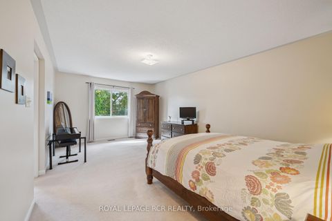 Photo 24 at 136 Dolce Crescent, Vellore Village, Vaughan