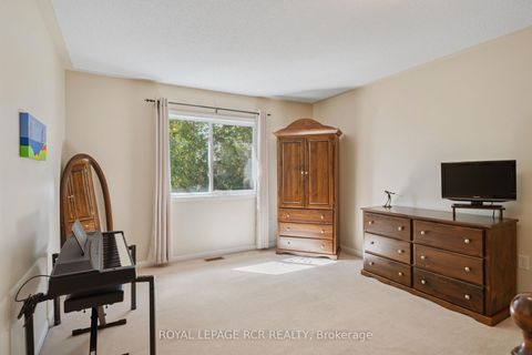Photo 29 at 136 Dolce Crescent, Vellore Village, Vaughan