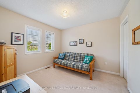 Photo 32 at 136 Dolce Crescent, Vellore Village, Vaughan