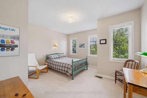 Photo 34 at 136 Dolce Crescent, Vellore Village, Vaughan