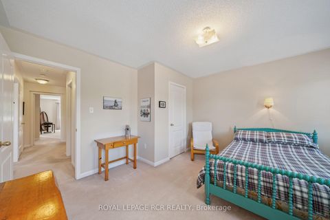 Photo 35 at 136 Dolce Crescent, Vellore Village, Vaughan