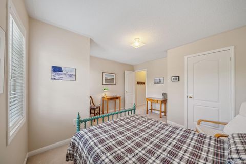 Photo 36 at 136 Dolce Crescent, Vellore Village, Vaughan